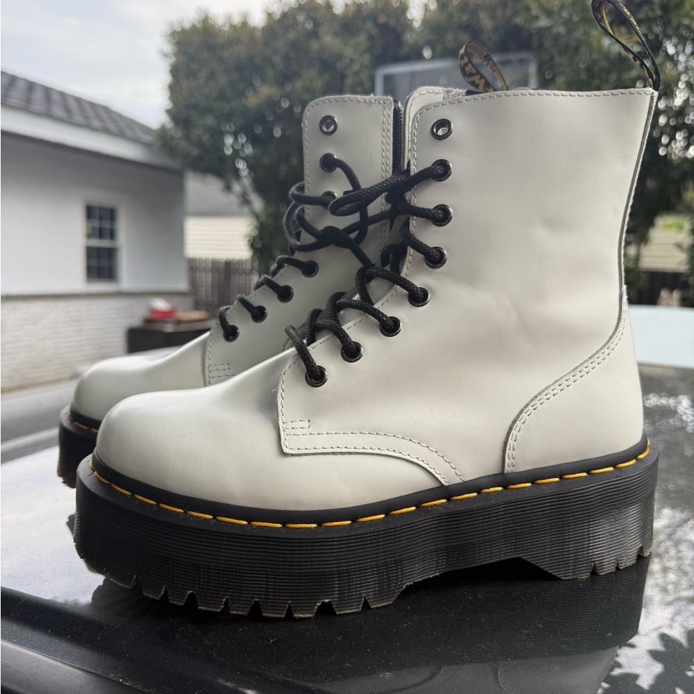 Doc Martens white 🤍⛸️ BRAND NEW (basically)